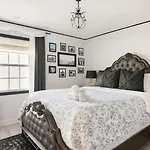 The Venetian Sauna Hot Tub Redlight Therapy