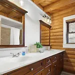 Renovated 5br/3ba W/ Rec Holiday home Charlotte