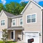 Southern Charm 2 Modern Sideside Townhomes Apartment *