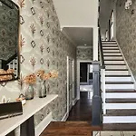 Uptown Historic Retreat Sleeps 8 *