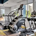 Queen City Breeze - Parking, Pool, Walkable