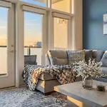 Blue Haven - Pool, Views, Free Parking Apartment *