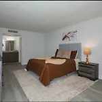 Lux Mins To Atrium & Arena & Stadiums Uptown