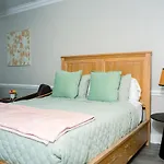 New Quiet Near Atrium Health With 24-7 Gym Apartment Charlotte