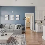Blue Haven - Pool, Views, Free Parking Apartment *