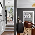 Apartment Uptown Historic Retreat Sleeps 8