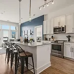 Blue Haven - Pool, Views, Free Parking * Charlotte