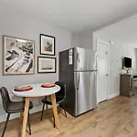 Optimist Abode 2: <7min To Noda-midwood-uptown Apartment