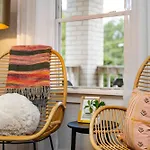Optimist Abode 3: <7min To Noda-midwood-uptown Apartment *