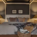 Apartment Uptown Historic Retreat Sleeps 8 *