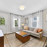 Optimist Abode 4: <7min To Noda-midwood-uptown Apartment