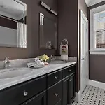 Apartment Uptown Historic Retreat Sleeps 8 Charlotte