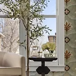 Uptown Historic Retreat Sleeps 8 Apartment