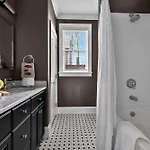 Uptown Historic Retreat Sleeps 8 Charlotte