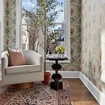 Uptown Historic Retreat Sleeps 8 Apartment