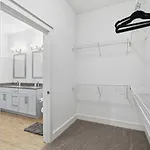 Apartment Queen Breeze - Parking, Pool, Walkable Charlotte