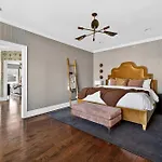 Apartment Uptown Historic Retreat Sleeps 8 *