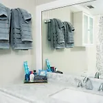 Apartment New Quiet Near Atrium Health With 24-7 Gym Charlotte