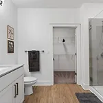 Queen Breeze - Parking, Pool, Walkable Apartment Charlotte