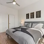 Blue Haven - Pool, Views, Free Parking Apartment Charlotte