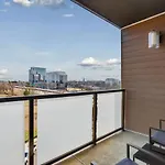 Queen Breeze - Parking, Pool, Walkable * Charlotte