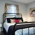 Optimist Abode 3: <7min To Noda-midwood-uptown Apartment *