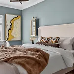 Uptown Historic Retreat Sleeps 8 Apartment