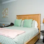 Apartment New Quiet Near Atrium Health With 24-7 Gym *