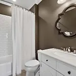 Uptown Historic Retreat Sleeps 8 Apartment Charlotte