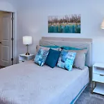 Southern Charm 2 Modern Sideside Townhomes Apartment *