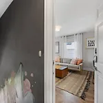 Optimist Abode 4: <7min To Noda-midwood-uptown Apartment