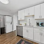 Optimist Abode 3: <7min To Noda-midwood-uptown Apartment *