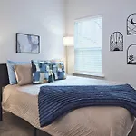 Southern Charm 2 Modern Sideside Townhomes Apartment *