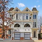 Uptown Historic Retreat Sleeps 8 Charlotte