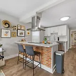 Optimist Abode 2: <7min To Noda-midwood-uptown Apartment *