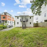Optimist Abode 4: <7min To Noda-midwood-uptown Apartment