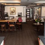 Dunhill Hotel