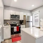 Spacious 2Br 2Ba Steps From Hospitals And Uptown Charlotte Minimum Stay 15 Days Or More