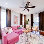 Retro 1br In Elizabeth With Porch & Eclectic Design Holiday home *