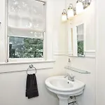 Contemporary 2Br In Myers Park With Screened Porch