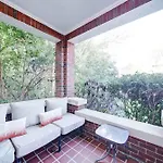 Holiday home Retro 1br In Elizabeth With Porch & Eclectic Design *