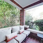 Holiday home Retro 1br In Elizabeth With Porch & Eclectic Design *