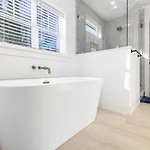 Bold Uptown Retreat - Hot Tub - 6 Beds
