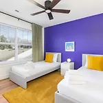 Bold Uptown Retreat - Hot Tub - 6 Beds Charlotte