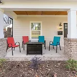 Holiday home Bold Uptown Retreat - Hot Tub - 6 Beds *