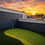 Madmen Loft W Uptown Rooftop Views Holiday home *