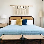 Madmen Loft W Uptown Rooftop Views Holiday home *