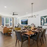 Madmen Loft W Uptown Rooftop Views Holiday home Charlotte