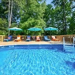 Pool Oasis With Hot Tub, Pickleball Court And Games Near Uptown