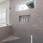 Bold Uptown Retreat - Hot Tub - 6 Beds *